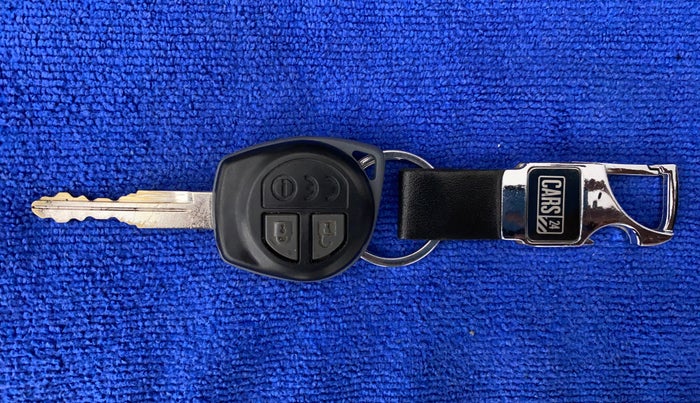 2018 Maruti Swift VXI, CNG, Manual, 91,586 km, Key Close Up