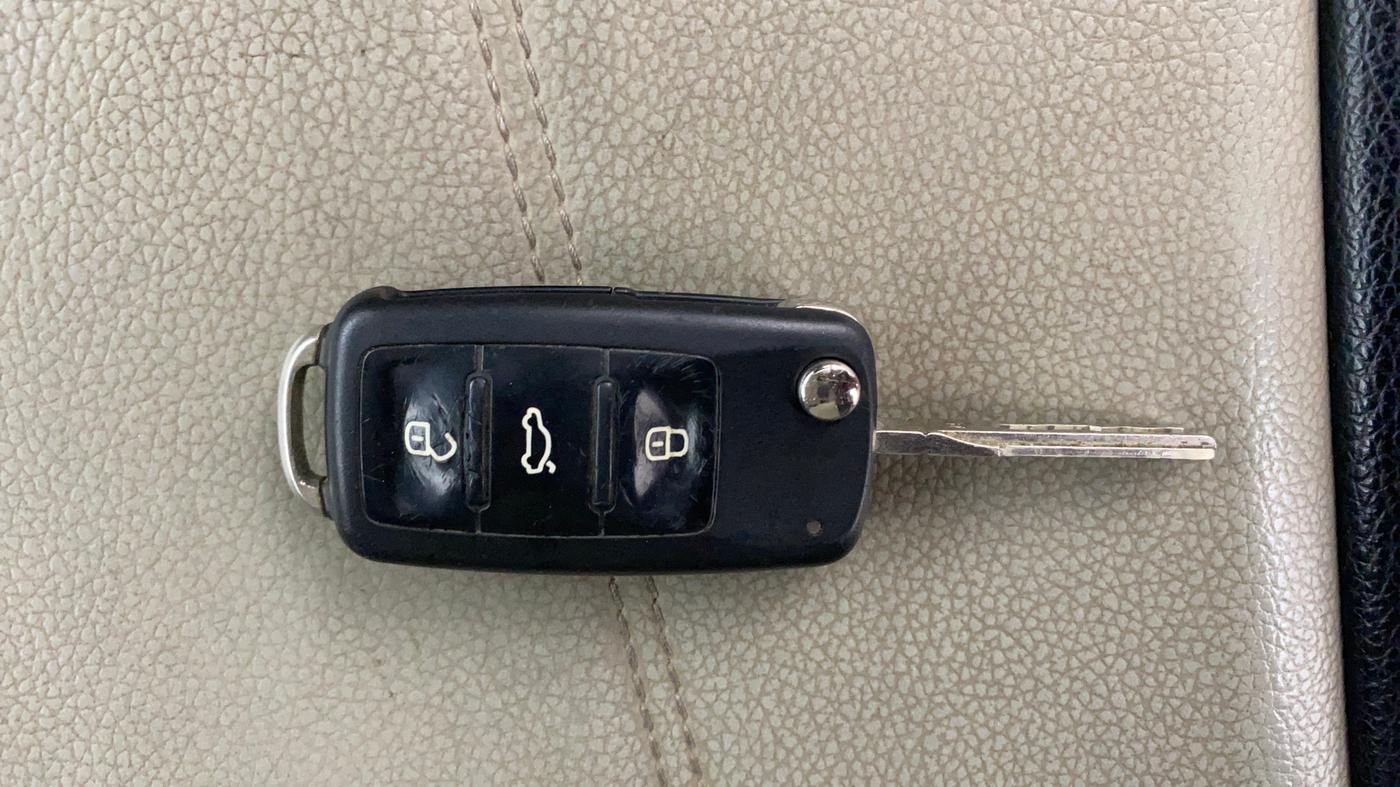 2015 Volkswagen Polo HIGHLINE1.2L, Petrol, Manual, 56,544 km, Key Close Up