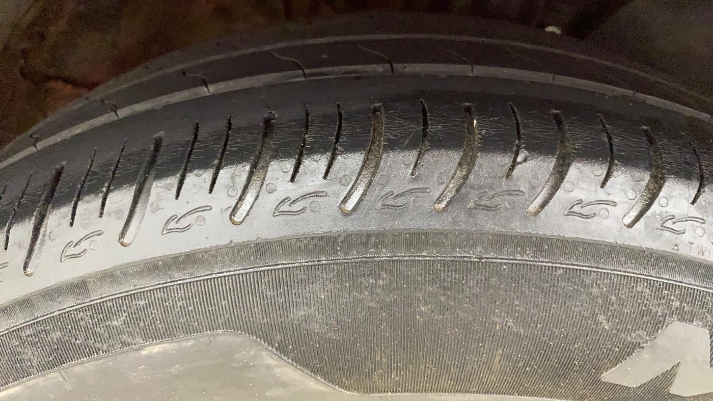 2015 Volkswagen Polo HIGHLINE1.2L, Petrol, Manual, 56,544 km, Right Front Tyre Tread