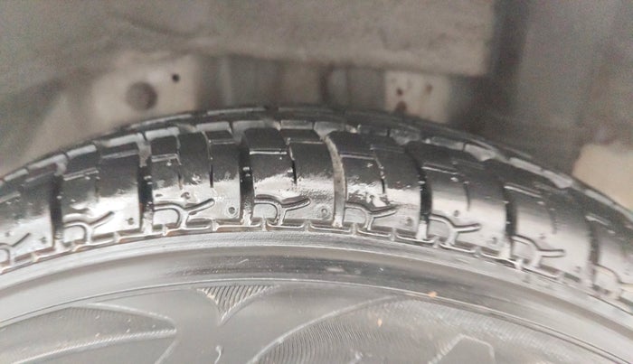 2014 Hyundai Eon ERA +, Petrol, Manual, 51,851 km, Left Rear Tyre Tread