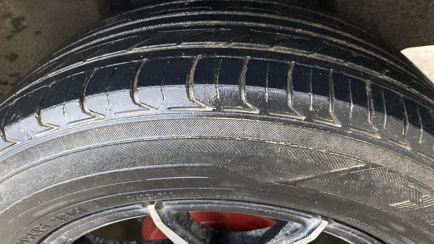 2018 Maruti Swift VXI, Petrol, Manual, 40,873 km, Left Rear Tyre Tread
