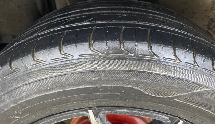 2018 Maruti Swift VXI, Petrol, Manual, 40,873 km, Right Rear Tyre Tread