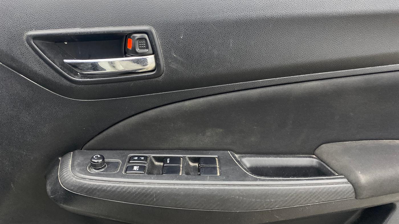 2018 Maruti Swift VXI, Petrol, Manual, 40,873 km, Driver Side Door Panels Control