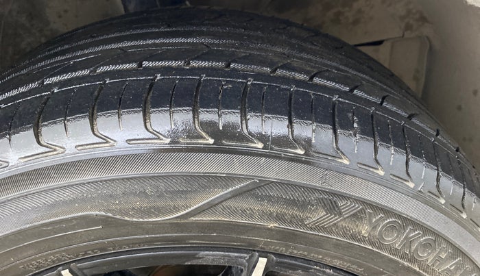 2018 Maruti Swift VXI, Petrol, Manual, 40,873 km, Right Front Tyre Tread
