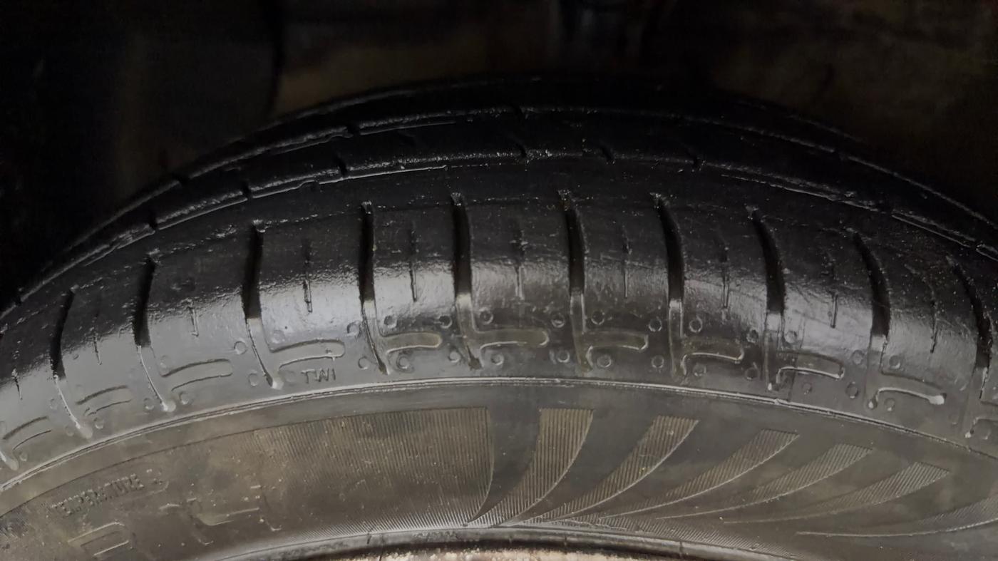 2024 Hyundai AURA E 1.2, Petrol, Manual, 36,131 km, Left Front Tyre Tread