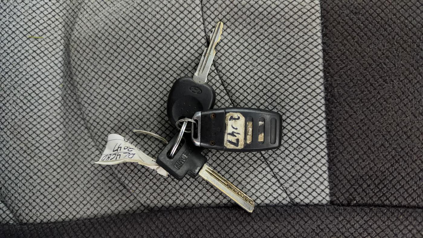2024 Hyundai AURA E 1.2, Petrol, Manual, 36,131 km, Key Close Up