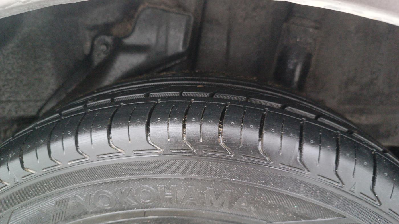 2014 Honda Brio VX AT, Petrol, Automatic, 75,518 km, Left Rear Tyre Tread