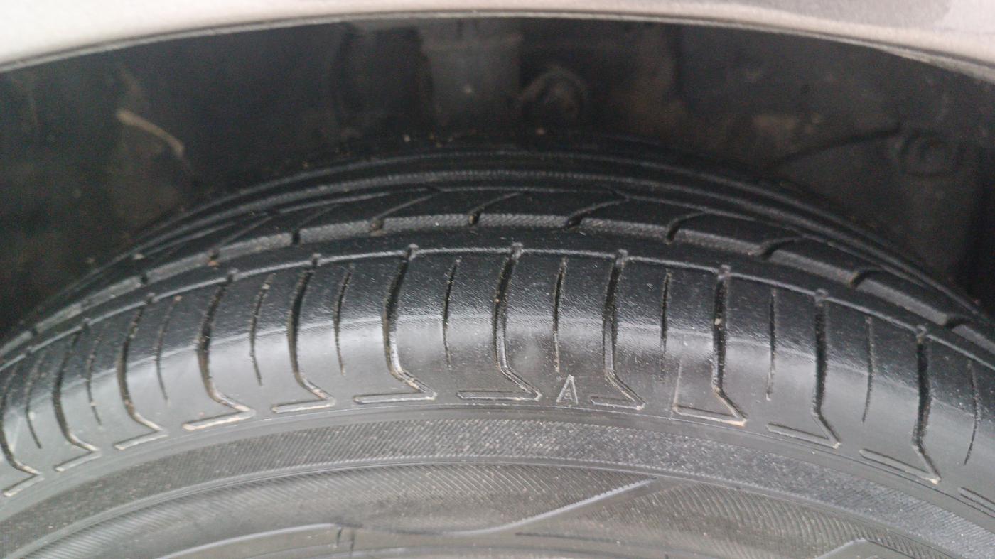 2014 Honda Brio VX AT, Petrol, Automatic, 75,518 km, Right Front Tyre Tread
