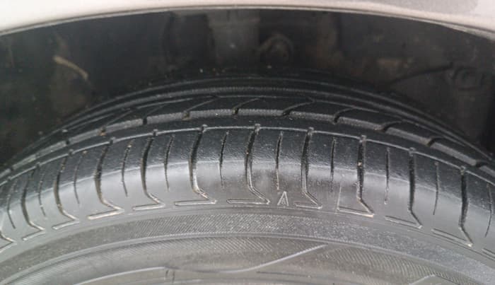 2014 Honda Brio VX AT, Petrol, Automatic, 75,518 km, Right Front Tyre Tread