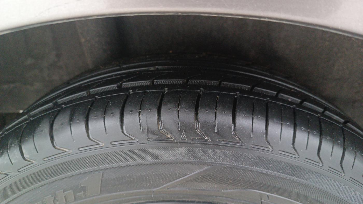 2014 Honda Brio VX AT, Petrol, Automatic, 75,518 km, Right Rear Tyre Tread