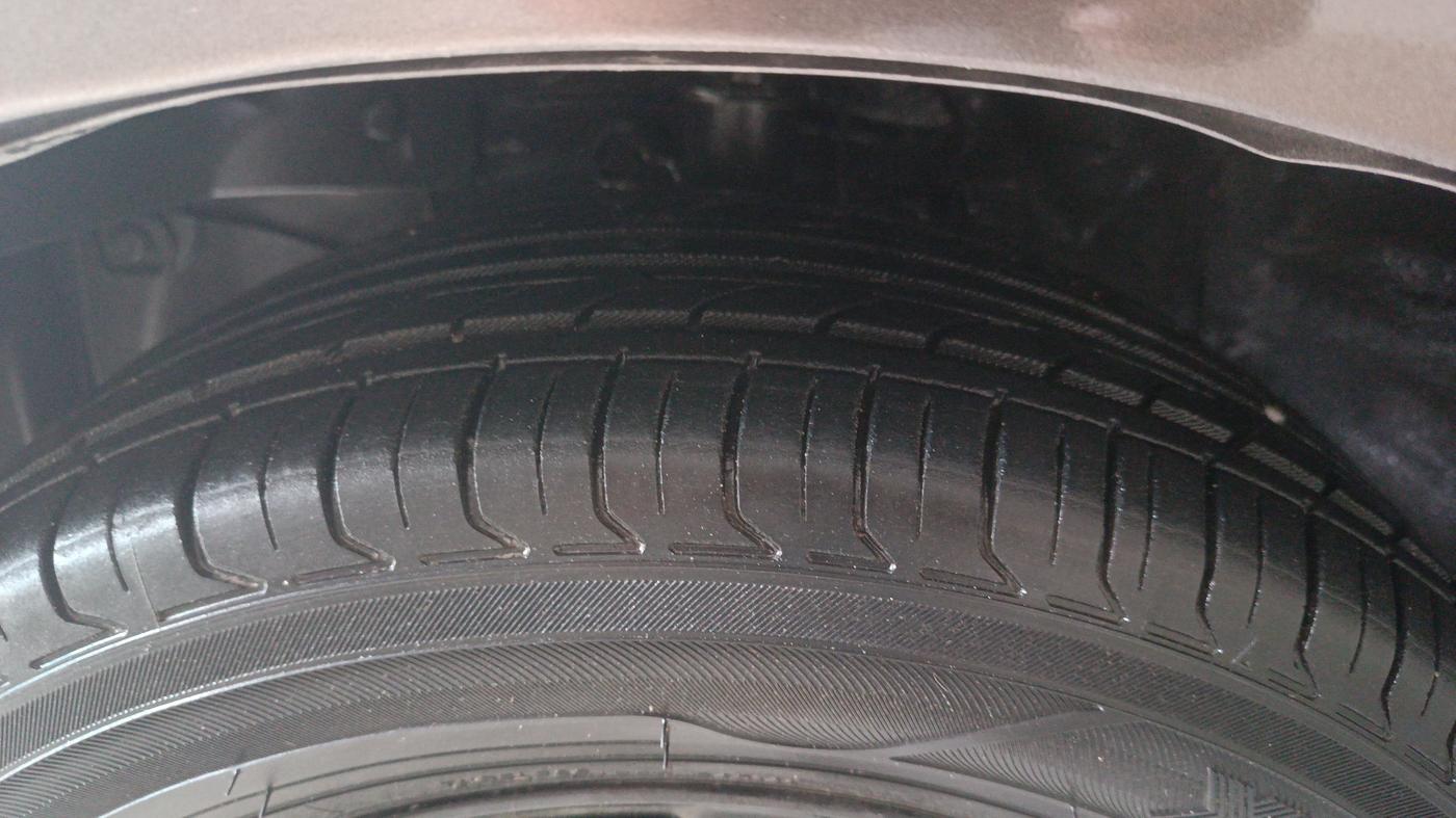 2014 Honda Brio VX AT, Petrol, Automatic, 75,518 km, Left Front Tyre Tread