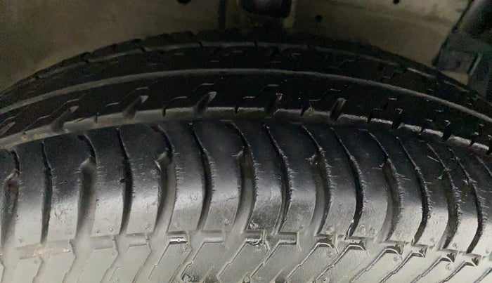 2013 Maruti Swift Dzire LXI, Petrol, Manual, 19,559 km, Right Front Tyre Tread