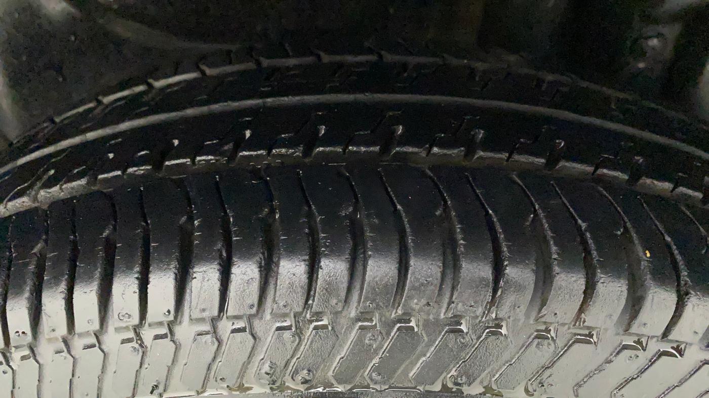 2013 Maruti Swift Dzire LXI, Petrol, Manual, 19,559 km, Left Rear Tyre Tread