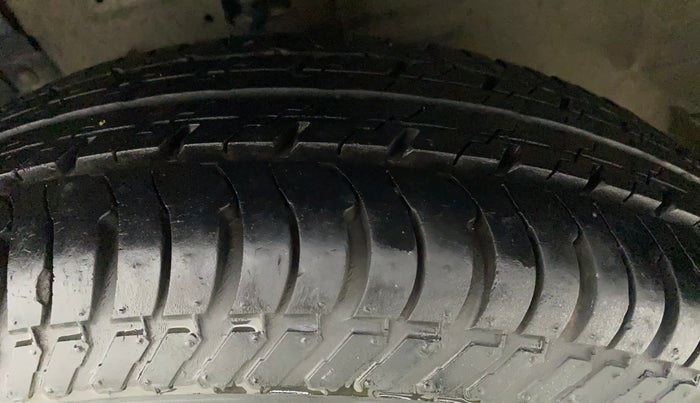 2013 Maruti Swift Dzire LXI, Petrol, Manual, 19,559 km, Left Front Tyre Tread