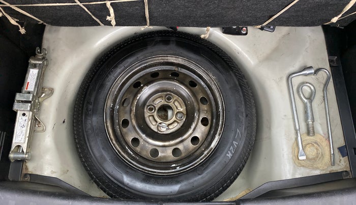 2012 Maruti Swift LXI, Petrol, Manual, 70,423 km, Spare Tyre