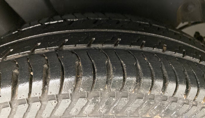 2012 Maruti Swift LXI, Petrol, Manual, 70,423 km, Right Rear Tyre Tread
