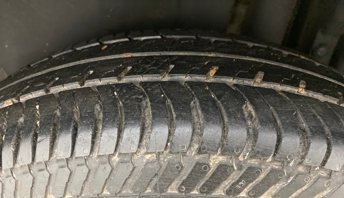 2012 Maruti Swift LXI, Petrol, Manual, 70,423 km, Left Rear Tyre Tread