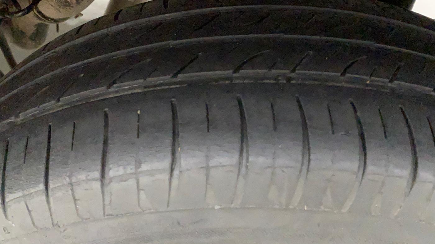 2017 Mahindra Kuv100 K2 6 STR, Petrol, Manual, 50,444 km, Left Rear Tyre Tread