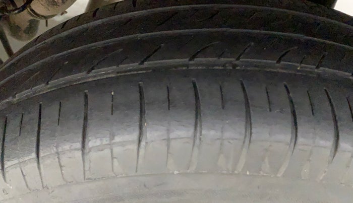 2017 Mahindra Kuv100 K2 6 STR, Petrol, Manual, 50,444 km, Left Rear Tyre Tread