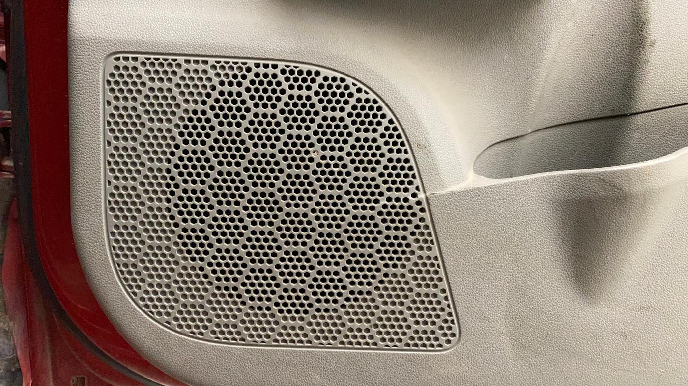 2017 Mahindra Kuv100 K2 6 STR, Petrol, Manual, 50,444 km, Speaker