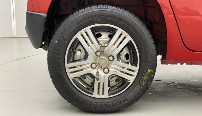 2017 Mahindra Kuv100 K2 6 STR, Petrol, Manual, 50,444 km, Right Rear Wheel