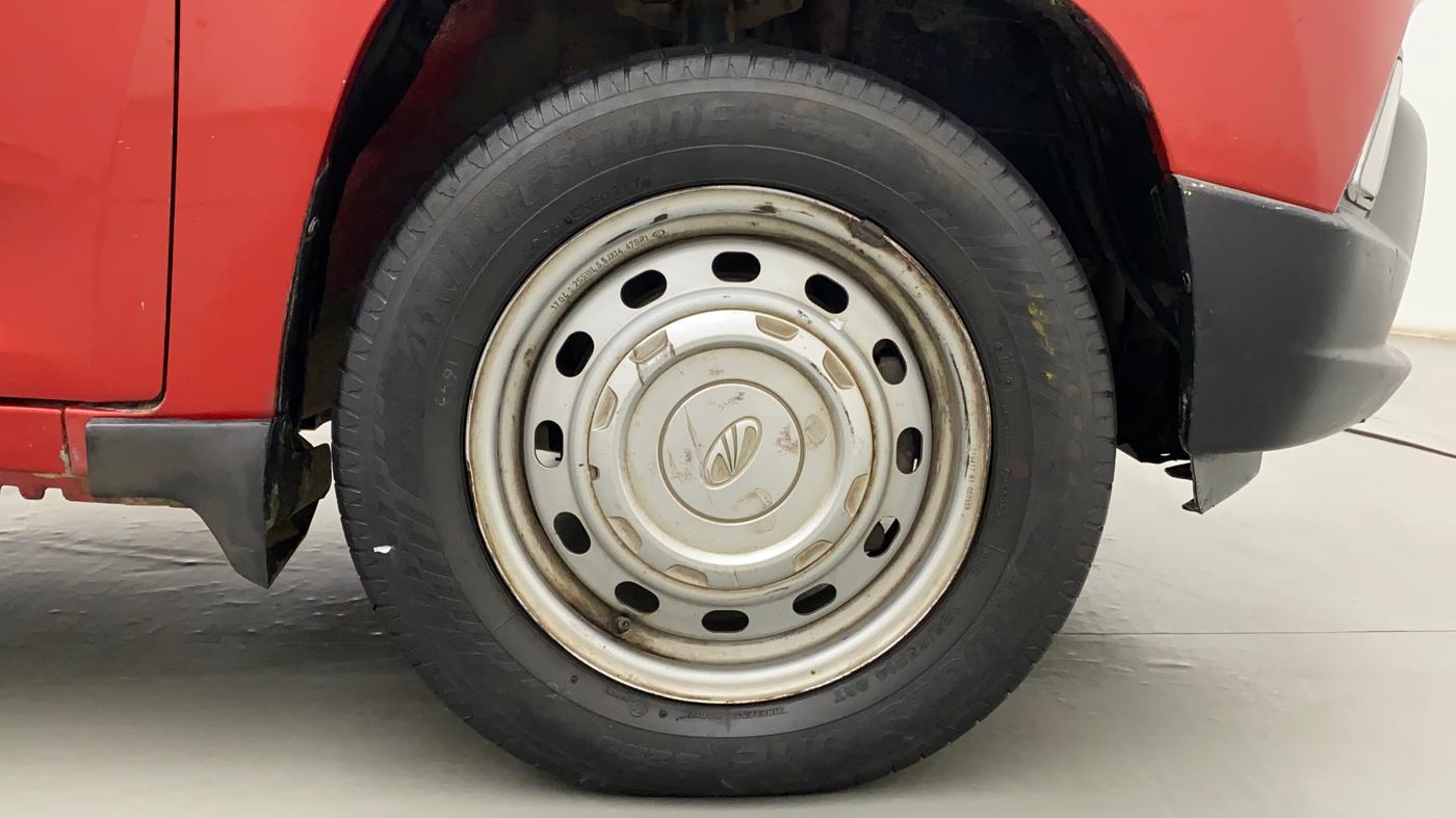 2017 Mahindra Kuv100 K2 6 STR, Petrol, Manual, 50,444 km, Right Front Wheel