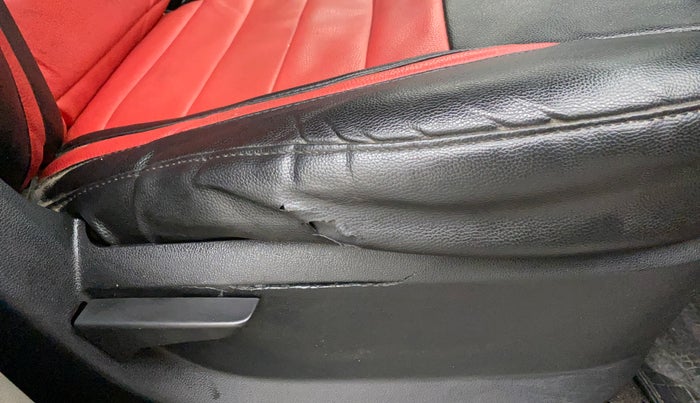 2017 Mahindra Kuv100 K2 6 STR, Petrol, Manual, 50,444 km, Driver Side Adjustment Panel