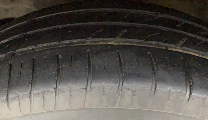 2017 Mahindra Kuv100 K2 6 STR, Petrol, Manual, 50,444 km, Left Front Tyre Tread