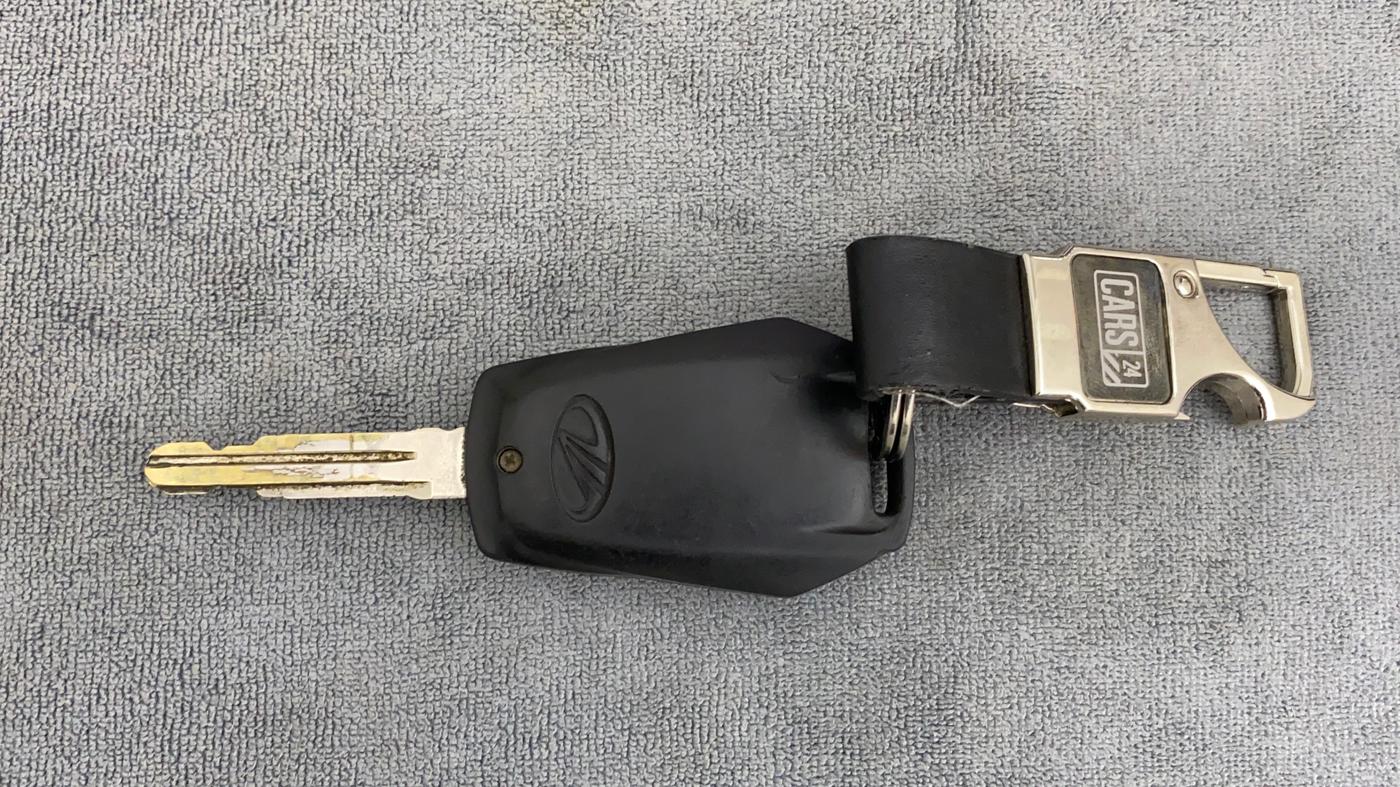 2017 Mahindra Kuv100 K2 6 STR, Petrol, Manual, 50,444 km, Key Close Up