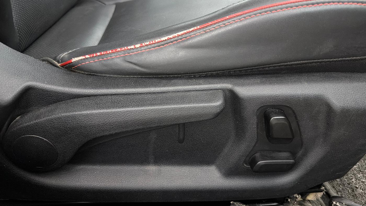 2023 Hyundai Verna SX (O) 1.5 TURBO PETROL DCT, Petrol, Automatic, 13,790 km, Driver Side Adjustment Panel