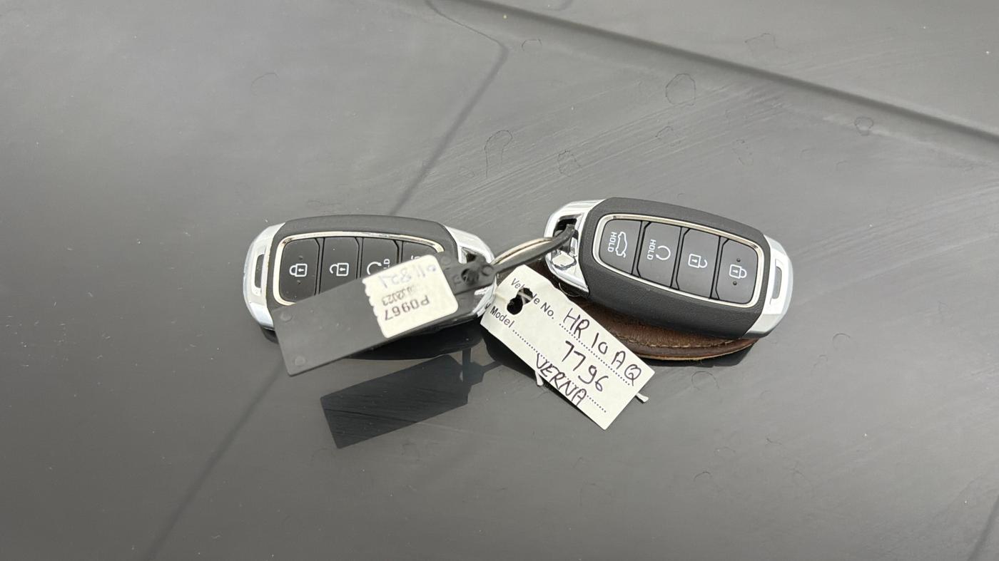 2023 Hyundai Verna SX (O) 1.5 TURBO PETROL DCT, Petrol, Automatic, 13,790 km, Key Close Up