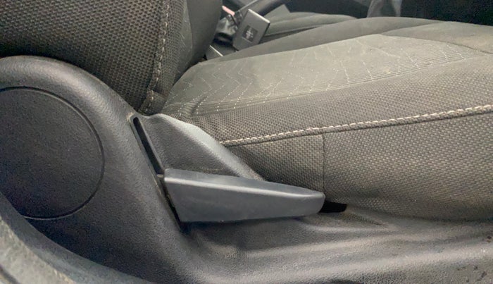 2013 Ford Figo ZXI 1.2 PETROL, Petrol, Manual, 96,606 km, Driver Side Adjustment Panel