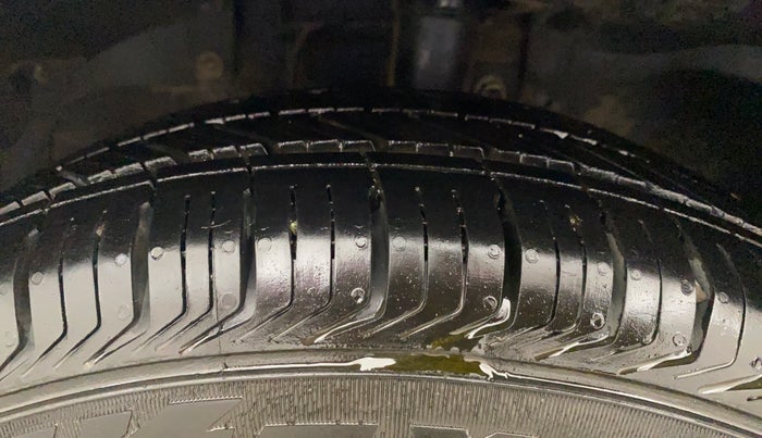 2013 Ford Figo ZXI 1.2 PETROL, Petrol, Manual, 96,606 km, Left Front Tyre Tread