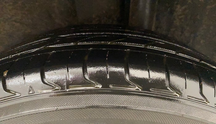 2013 Ford Figo ZXI 1.2 PETROL, Petrol, Manual, 96,606 km, Left Rear Tyre Tread