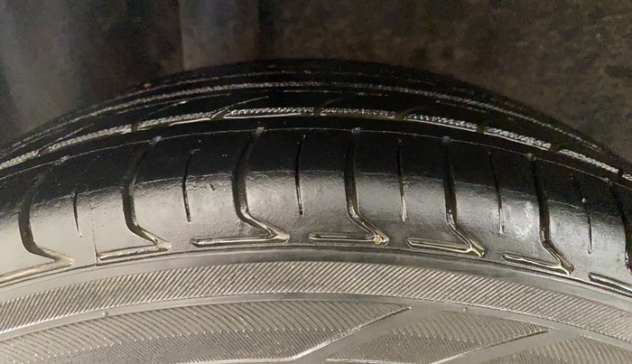 2013 Ford Figo ZXI 1.2 PETROL, Petrol, Manual, 96,606 km, Right Rear Tyre Tread