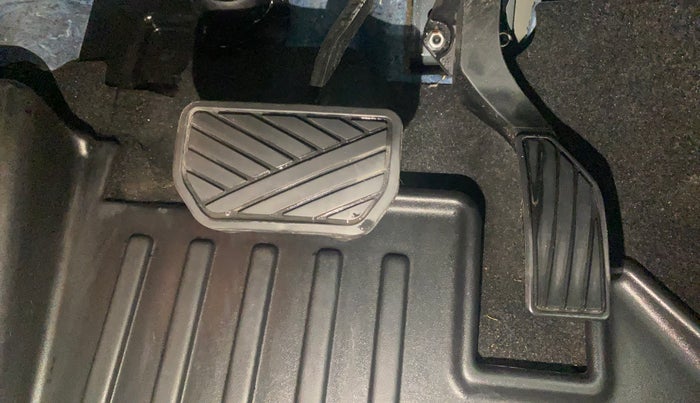 2022 Maruti Grand Vitara ZETA SMART HYBRID AT, Petrol, Automatic, 32,916 km, Pedals