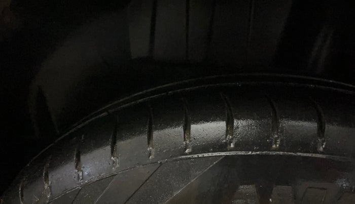 2018 Maruti Dzire VXI, Petrol, Manual, 43,215 km, Left Rear Tyre Tread