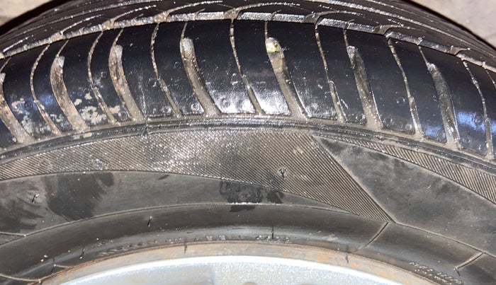 2015 Honda Brio S MT, Petrol, Manual, 51,534 km, Right Rear Tyre Tread