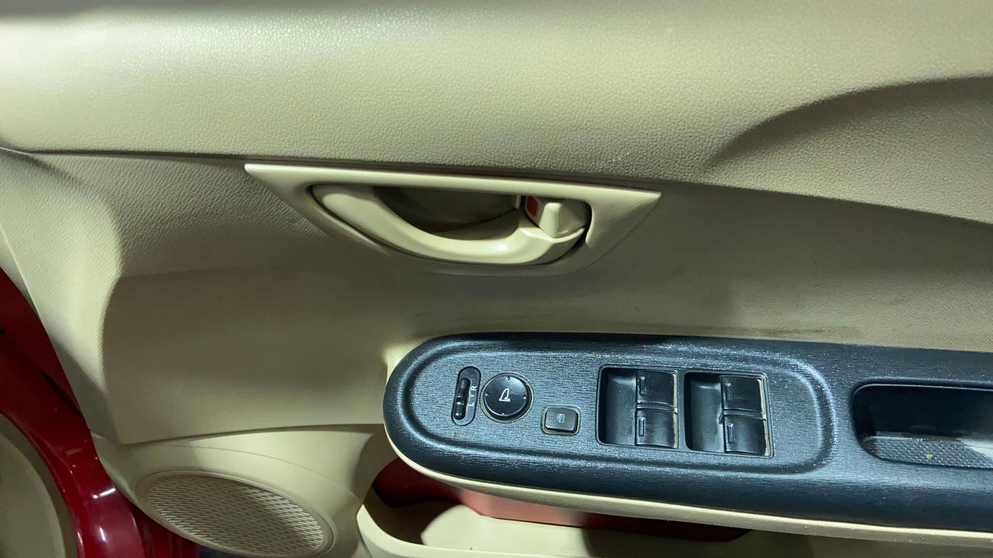 2015 Honda Brio S MT, Petrol, Manual, 51,534 km, Driver Side Door Panels Control