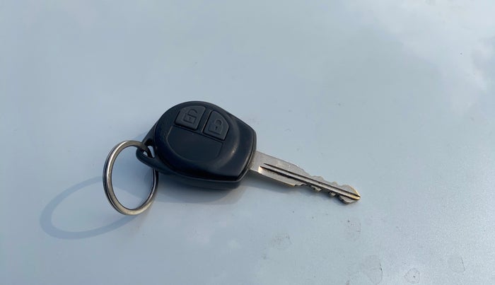 2015 Maruti Swift VXI, Petrol, Manual, 65,032 km, Key Close Up