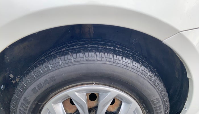 2015 Maruti Swift VXI, Petrol, Manual, 65,032 km, Right Front Tyre Tread