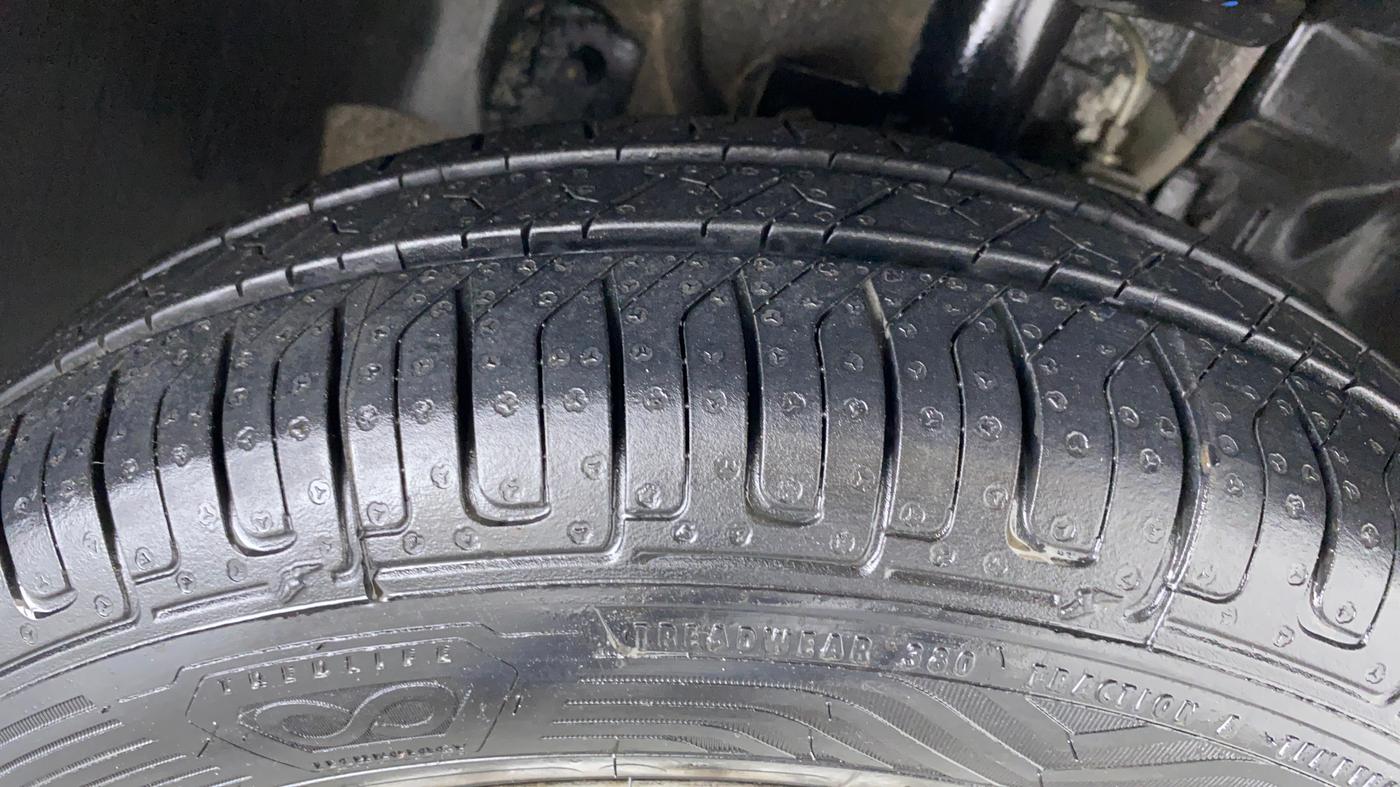 2018 Tata Tiago XE 1.2 REVOTRON, Petrol, Manual, 20,355 km, Right Front Tyre Tread