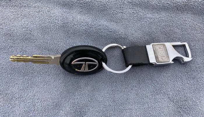 2018 Tata Tiago XE 1.2 REVOTRON, Petrol, Manual, 20,355 km, Key Close Up