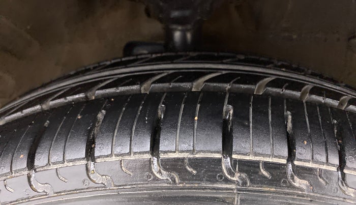 2015 Maruti Celerio VXI AMT, Petrol, Automatic, 57,451 km, Right Front Tyre Tread