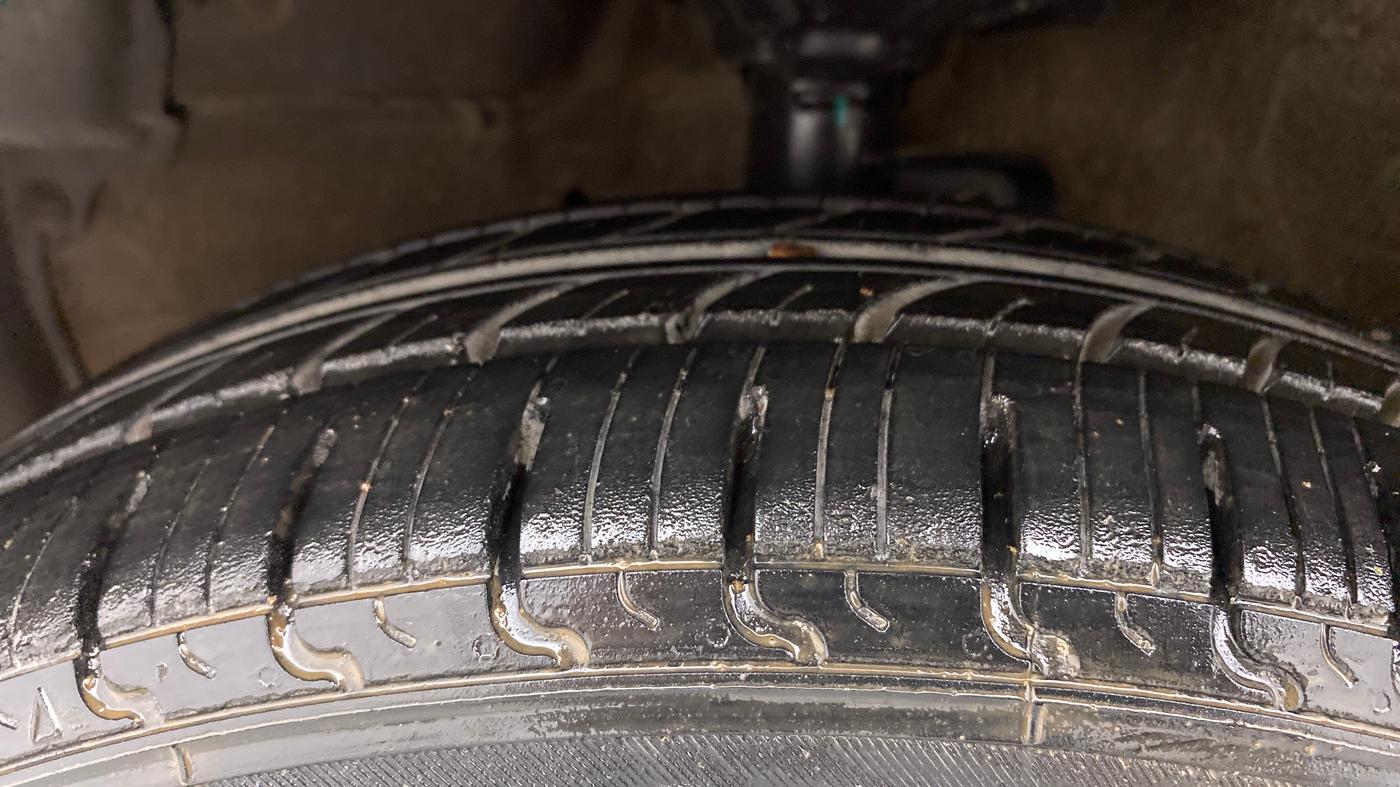 2015 Maruti Celerio VXI AMT, Petrol, Automatic, 57,451 km, Left Front Tyre Tread