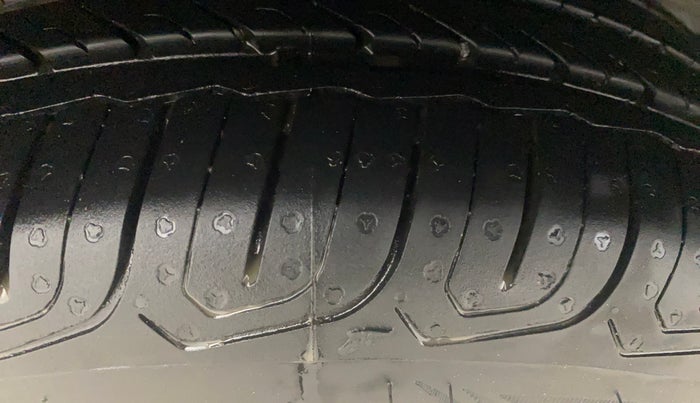 2016 Ford Figo Aspire TITANIUM 1.5 PETROL AT, Petrol, Automatic, 90,179 km, Right Rear Tyre Tread