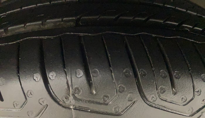 2016 Ford Figo Aspire TITANIUM 1.5 PETROL AT, Petrol, Automatic, 90,179 km, Left Front Tyre Tread