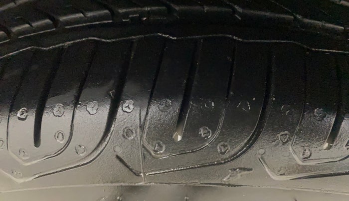 2016 Ford Figo Aspire TITANIUM 1.5 PETROL AT, Petrol, Automatic, 90,179 km, Right Front Tyre Tread