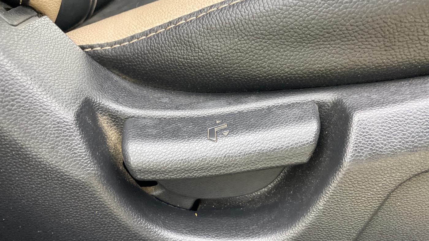 2015 Hyundai Elite i20 MAGNA 1.2, Petrol, Manual, 47,603 km, Driver Side Adjustment Panel