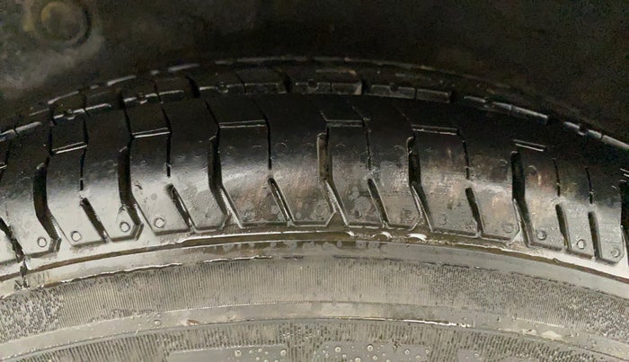 2016 Hyundai i10 MAGNA 1.1, Petrol, Manual, 73,729 km, Right Rear Tyre Tread